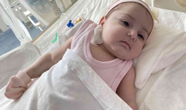 2 aylık Ecrin bebeğe hayat veren "kalp" ameliyatı