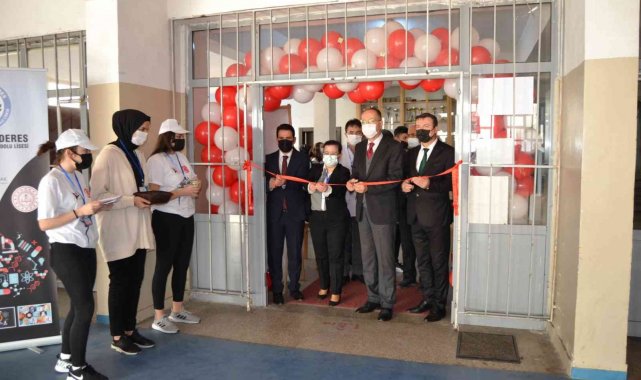 2 okul bilim fuarı açtı