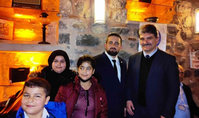 300 yetimin yüzünü güldüren imza günü