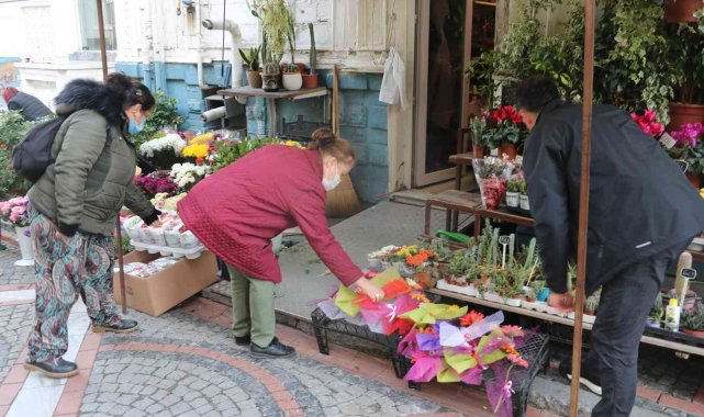 'Öğretmenler Günü' çiçekçi esnafına can suyu oldu