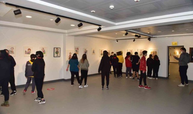 'Yüzler ve İzler' karikatür sergisi büyük ilgi gördü