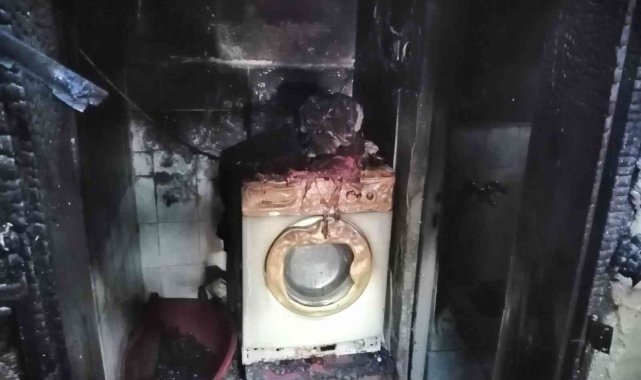 8 kişinin yaşadığı tek katlı ev alevlere teslim oldu