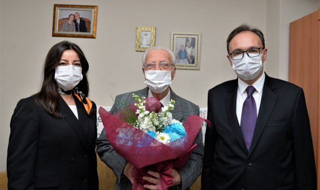 92 yaşındaki öğretmene duygulandıran ziyaret