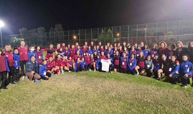 A Milli Kadın Futbol Takımı, Kır Çiçekleri ile buluştu