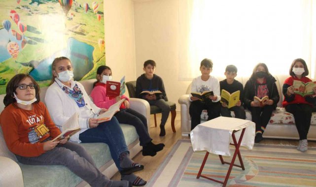 Açtığı marketi kütüphaneye çevirdi