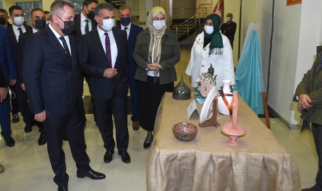 Adana'da 24 Kasım Öğretmenler Günü kutlandı