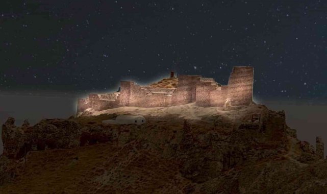 Adilcevaz Kalesi'nde aydınlatma çalışması