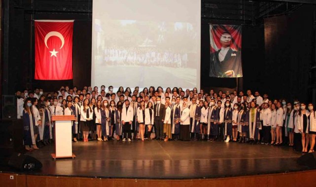 ADÜ Diş Hekimliği Fakültesi'nde Beyaz Önlük Giydirme Töreni gerçekleşti