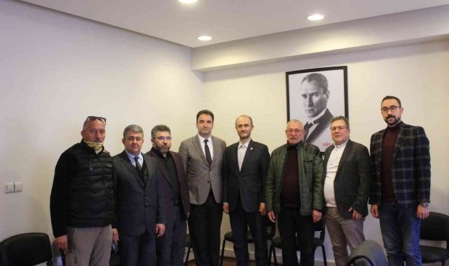 Afyon Kızılay bin 700 kişiye yardım dağıtıyor