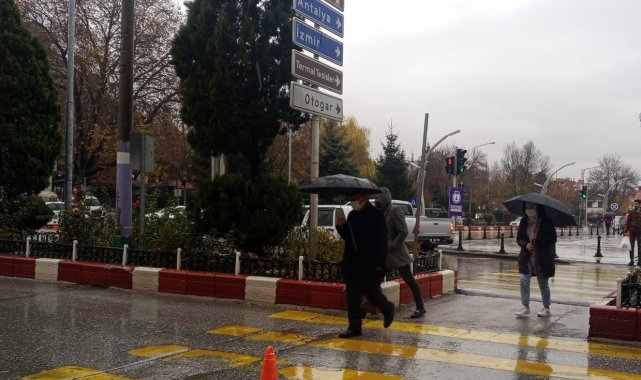 Afyonkarahisar'da yağmur yağışı sevinçle karşılandı