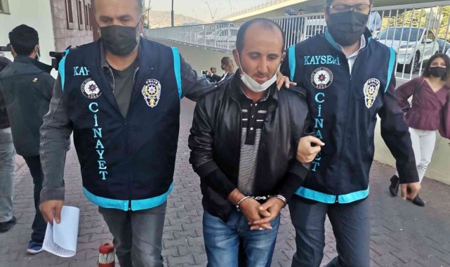 Ağabeyini öldürüp katilin bulunması için yardım isteyen sanık hakim karşısında