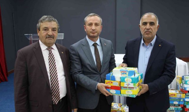 Ağrı'da değerlendirme sınavları kitapçığı öykü kitap seti dağıtım töreni