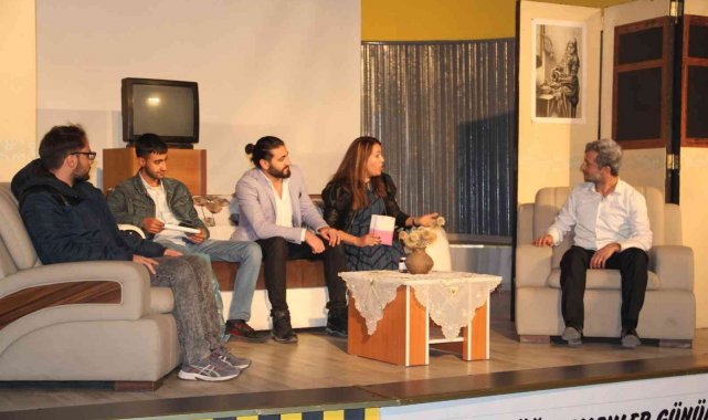 Ağrı'da "Ömür Boyu Öğretmen" konulu tiyatro oyunu sahnelendi