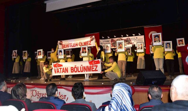 Ahlat'ta 24 Kasım Öğretmenler Günü kutlandı
