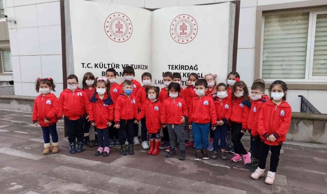 Akademili minikler kütüphane seferine çıktı