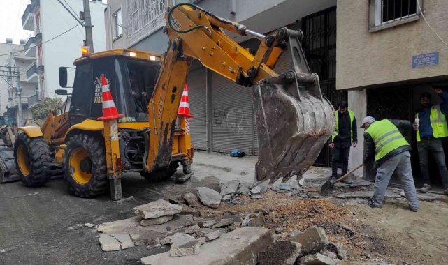 Akdeniz'de yol açma ve asfalt çalışmaları sürüyor