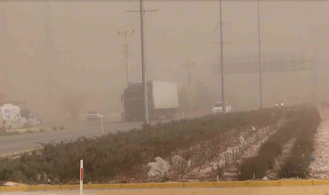 Aksaray'da fırtına hayatı olumsuz etkiliyor