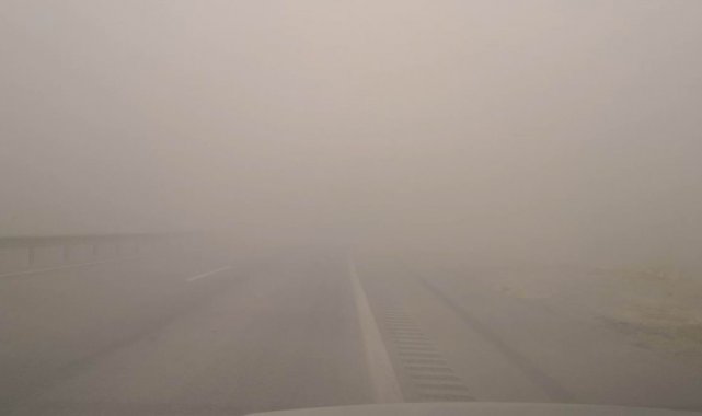 Aksaray'da kum fırtınası trafiği durdurdu, kilometrelerce kuyruk oluştu