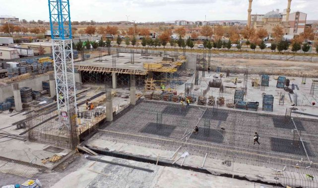 Aksaray'da yeni belediye binasında çalışmalar aralıksız sürdürüyor