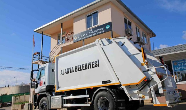Alanya Belediyesi, 231'nci sıfır kilometre aracını temizlik işleri bünyesine kattı