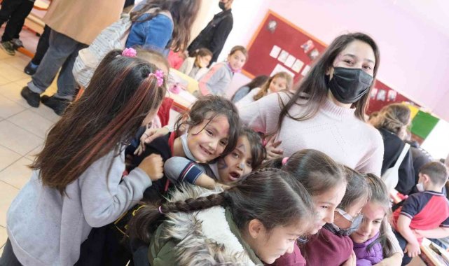 Alanya HEP'li öğrenciler, köy okullarında