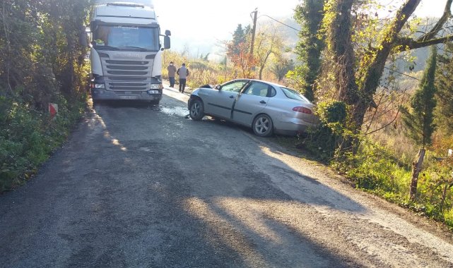 Alaplı'da otomobil ile tır çarpıştı: 1 yaralı