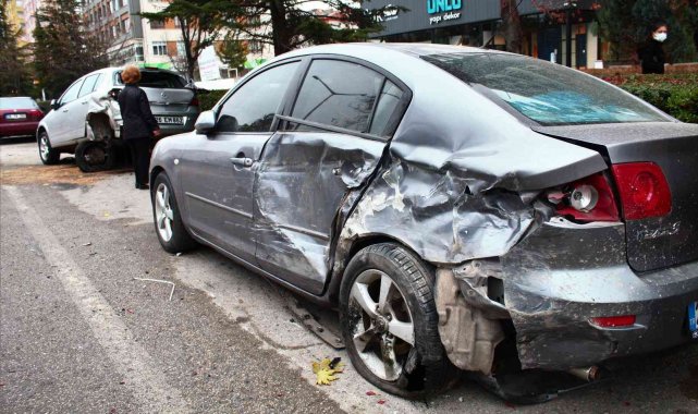 Alkollü sürücü 7 araca birden çarptı