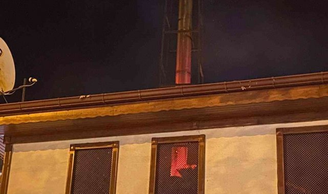 Ankara&#039;da bacada ve çatı katında çıkan yangınlar korkuttu