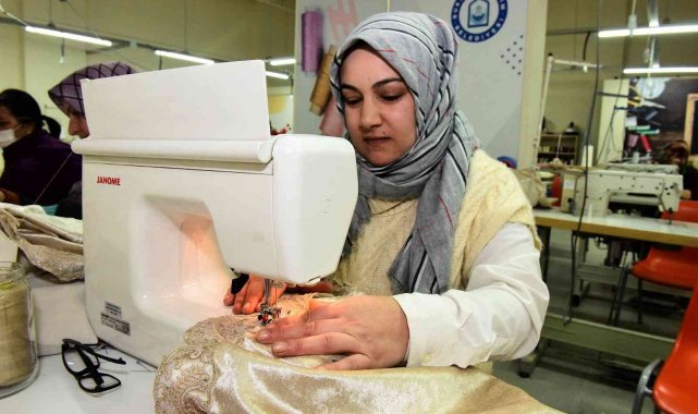 Anneler öğreniyor, çocuklar eğleniyor