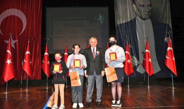 Antalya Valisi Yazıcı: "Öğretmenler, yaktıkları meşaleyle karanlığımızı aydınlatır"