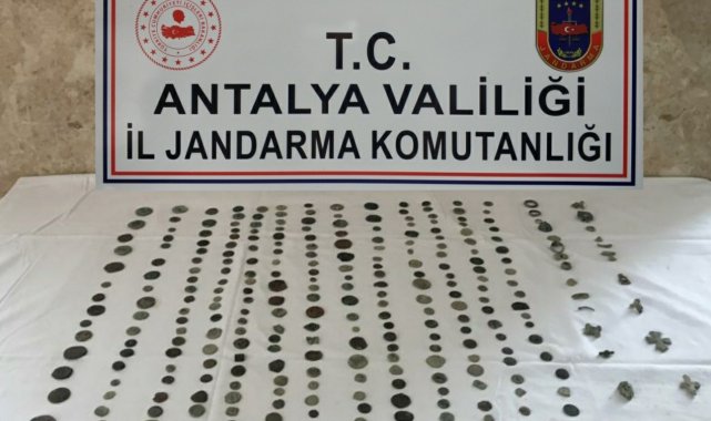 Antalya'da motosikletle tarihi eser kaçakçılığı jandarmaya takıldı