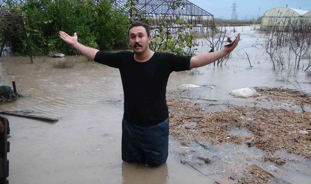 Antalya'da yağmur ve fırtına biber seralarını vurdu