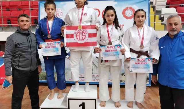 Antalyaspor Judo Takımı'ndan 5 madalya