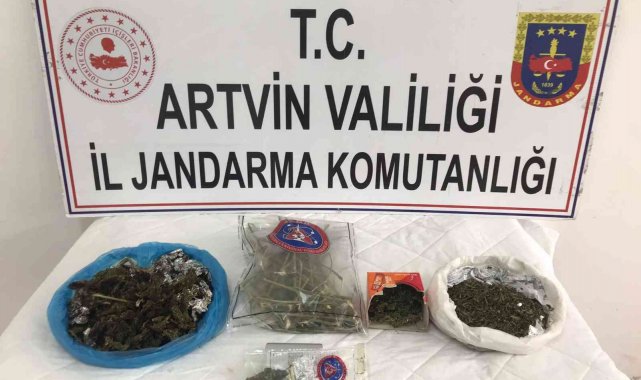 Artvin'de jandarmanın uyuşturucu operasyonunda 3 kişi gözaltına alındı