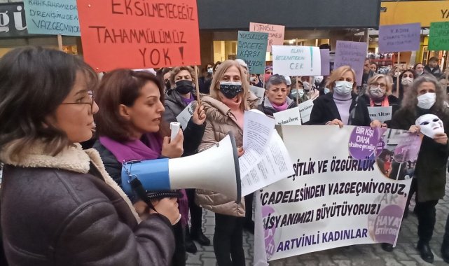 Artvin'de kadınlar şiddete karşı lokma dökülüp yürüyüş yaptı