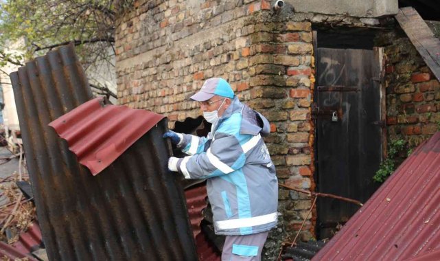 Ataşehir'de lodos sonrası yoğun çalışma