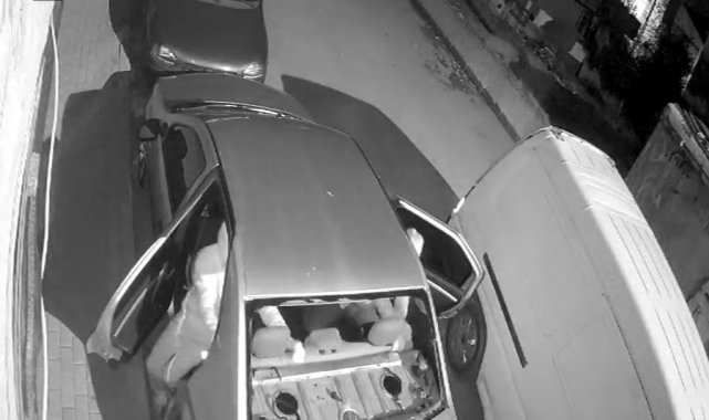 Avcılar'da otomobilin arka camı kırıp müzik setini böyle çaldılar