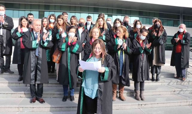 Avukatlar kadına şiddet için toplandı