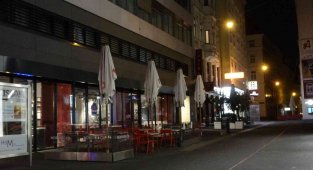 Avusturya'da sokağa çıkma yasağı başladı