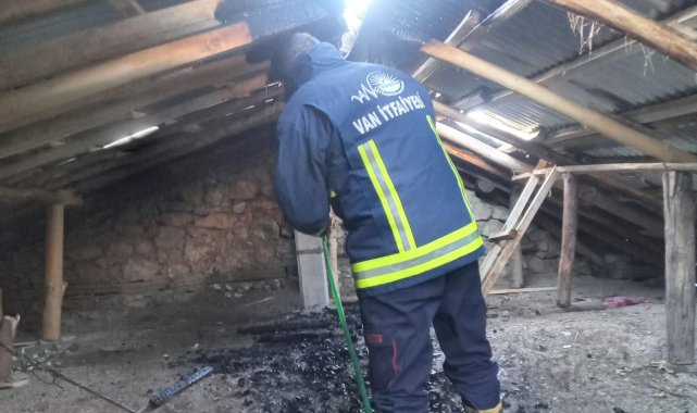 Bahçesaray'da ev yangını