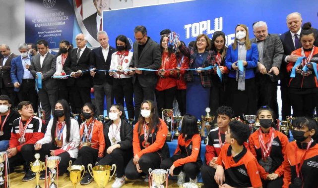 Bakan Kasapoğlu 9 spor tesisinin açılışını yaptı