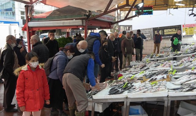 Balık çeşitliği artmasıyla tezgahlar şenlendi