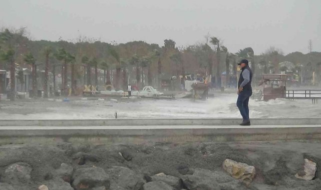 Balıkesir'de eğitime lodos engeli