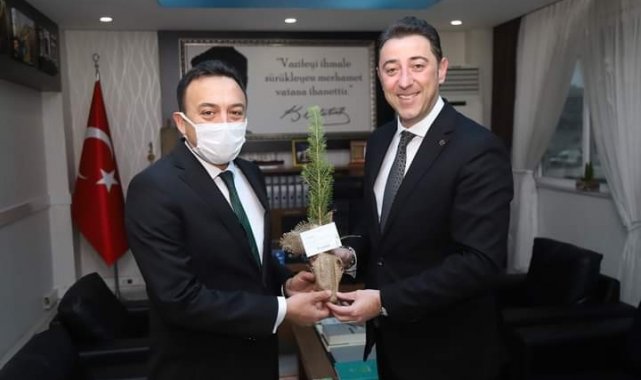 Bandırma Belediye Başkanı Tolga Tosun'dan öğretmenler günü ziyaretleri.