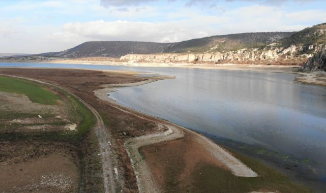 Barajdaki kuraklık havandan görüntülendi