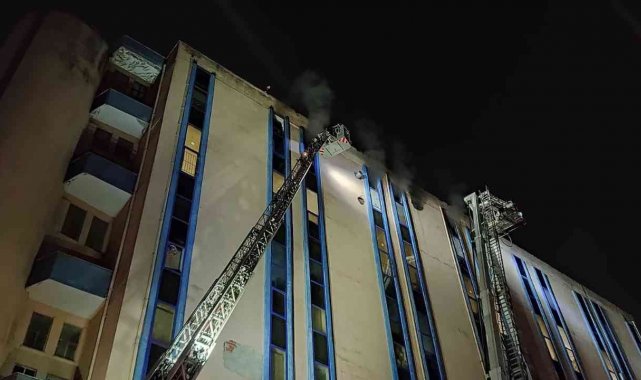 Başakşehir'de 8 katlı iş yerinde yangın
