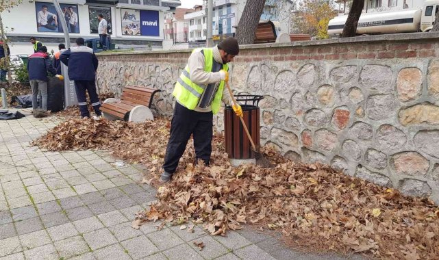Başiskele'de lodos sonrası temizlik