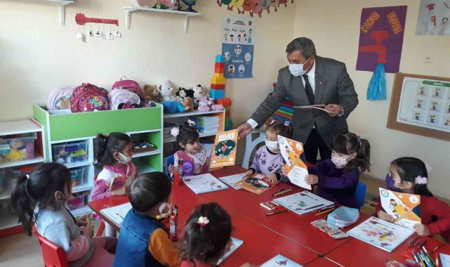 Başkan Arif Teke'den, Kur'an Kursu öğrencilerine boyama kitabı ve kalem seti