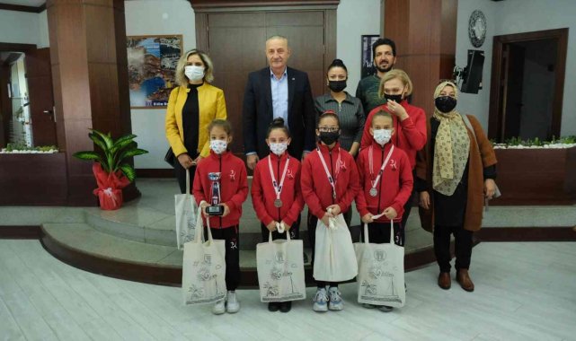 Başkan Atabay minik cimnastikçileri ağırladı