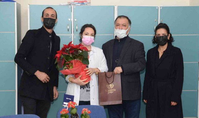 Başkan Bakkalcıoğlu'ndan öğretmenlere çiçekli kutlama